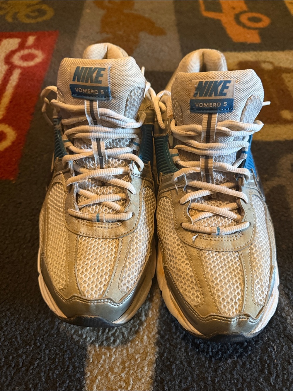 Nike Kids Sneakers in Beige with Teal Accents